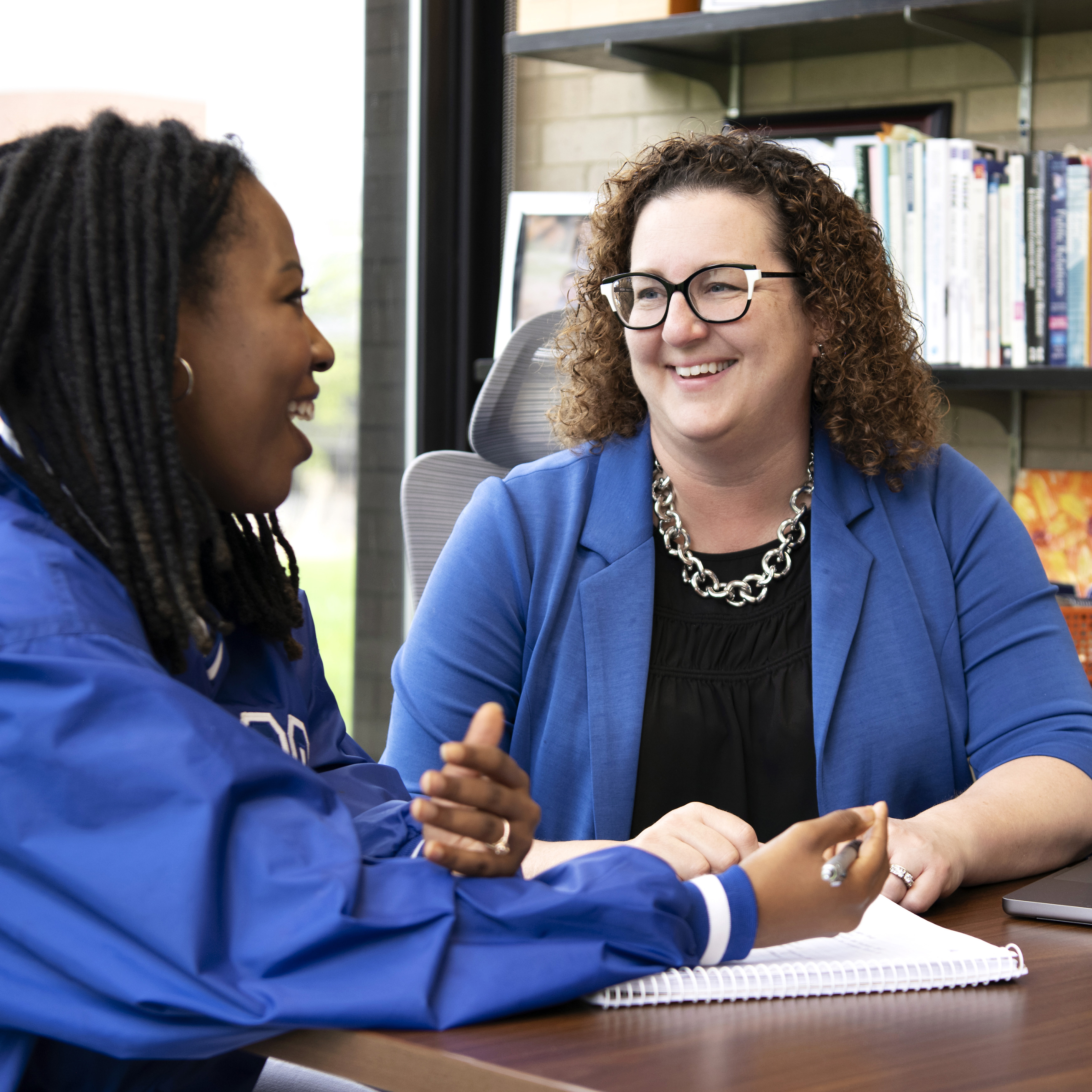 A faculty member meets with a Drake first-year student for an advising appointment