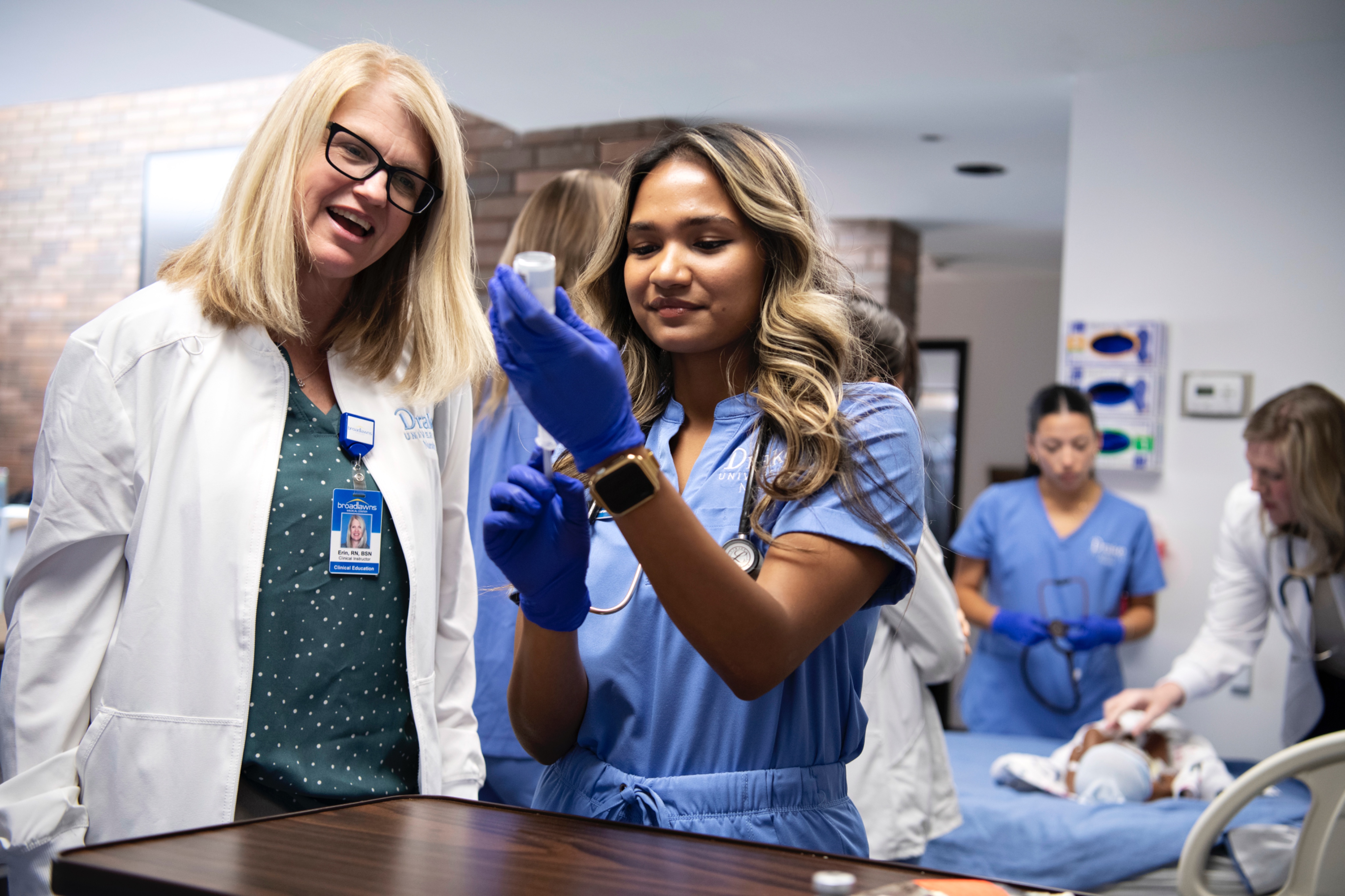 Through Drake's partnership with the Broadlawns Community Clinic, ABSN students learn how to use medical equipment in a hands-on environment