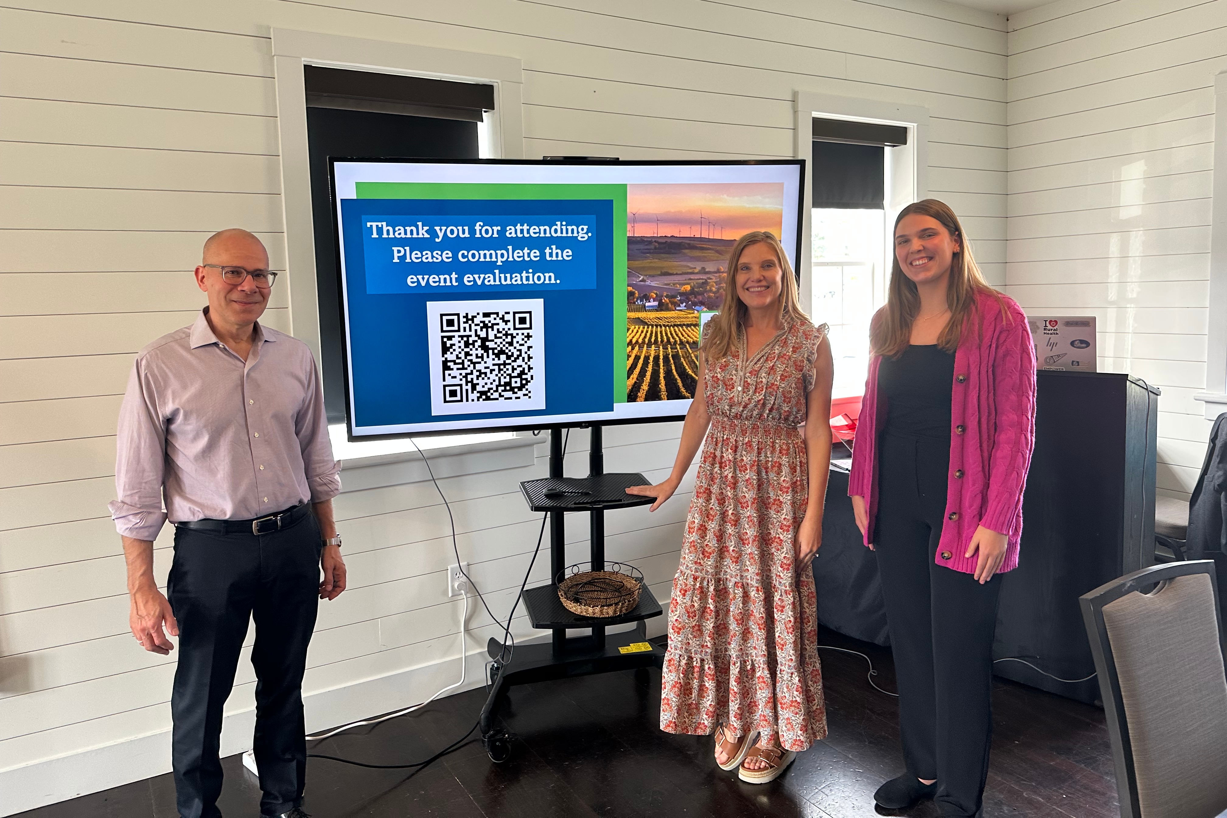 Drake University faculty present on senior internships to a group of Health Sciences Majors, standing in front of a screen